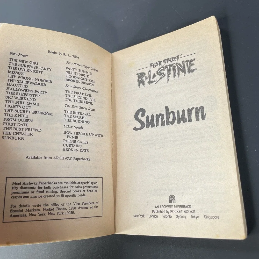 Sunburn (Fear Street, No. 19) - Paperback, by R. L. Stine 90s‎ Nostalgia Vtg